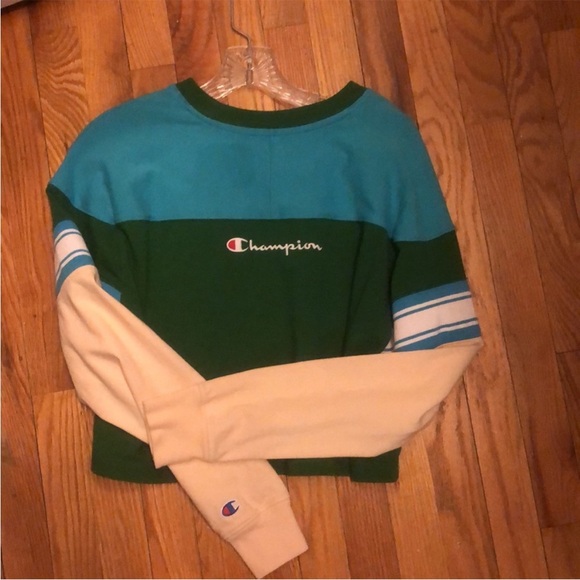 Champion Crop Top - Picture 2 of 3